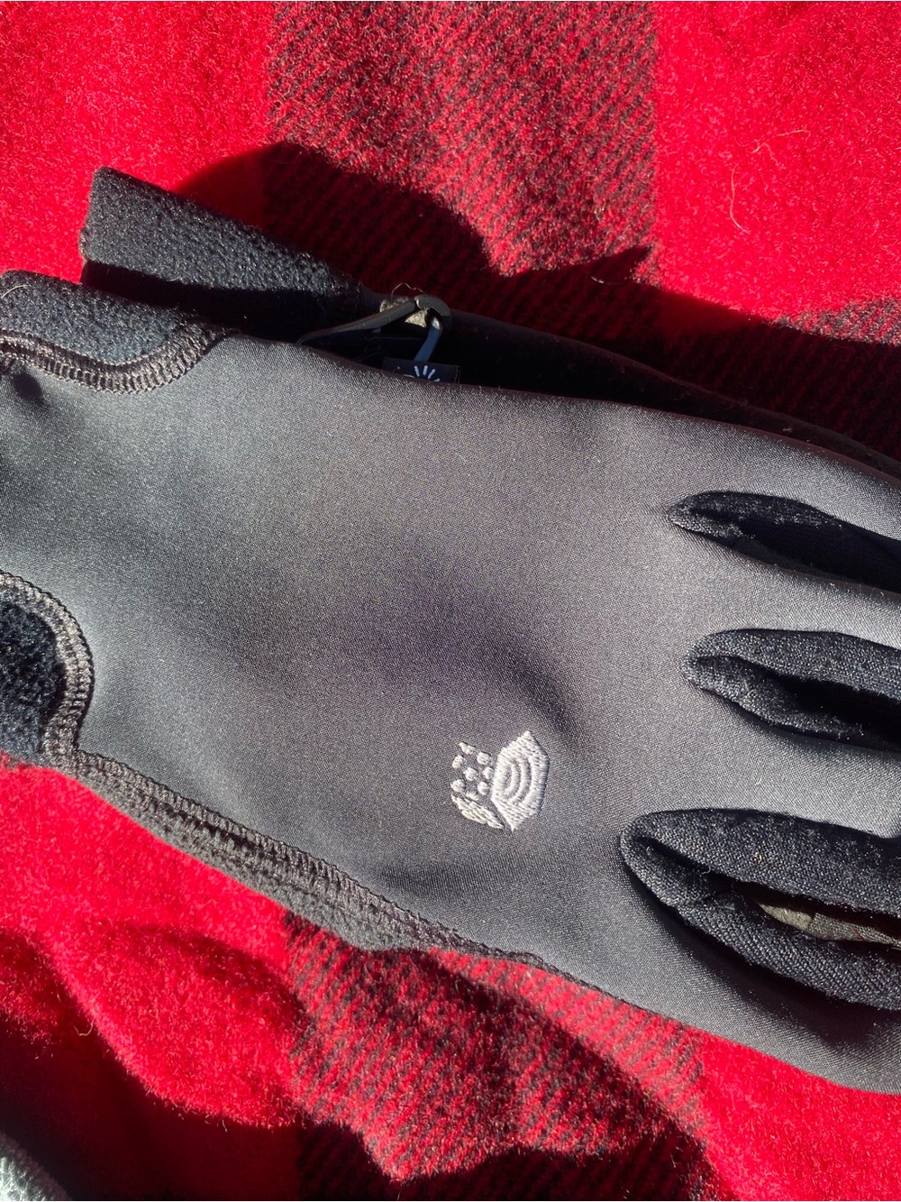 Mountain Hardwear Women's Desna Stimulus Gloves (Model: 1617201 / OL6893).